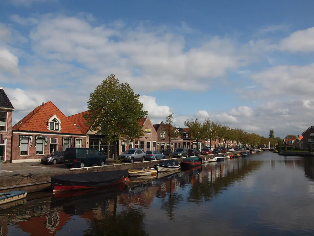 This is an image of rijksmonument number 20843Information from structured data: location of creation: Skarsterlân→Friesland→Netherlands depicts instance of: 't Zand 4, Joure→building→type of structure→metaclass→concept→variable-order class