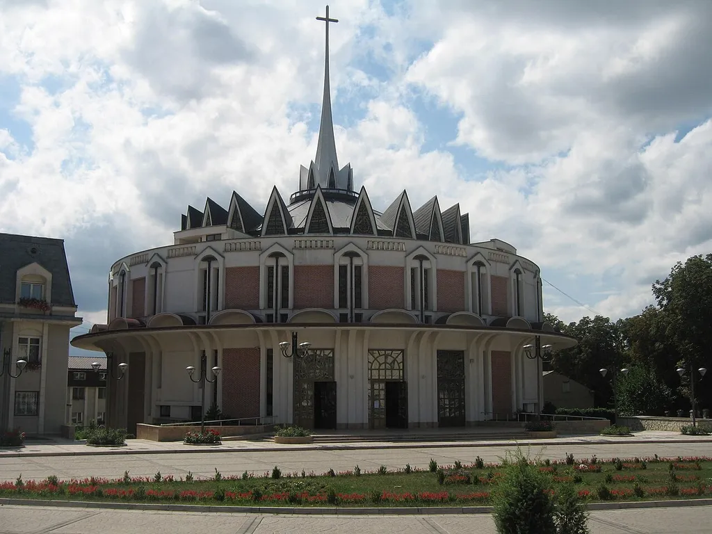 Catedrala Sfânta Maria Regină din Iaşi
