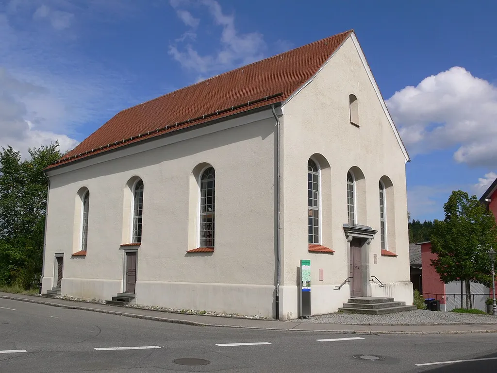 Mochenwangen, Gemeinde Wolpertswende, Landkreis Ravensburg Alte Kirche (erbaut als Loreto-Kapelle, dann Pfarrkirche, heute Kulturzentrum)