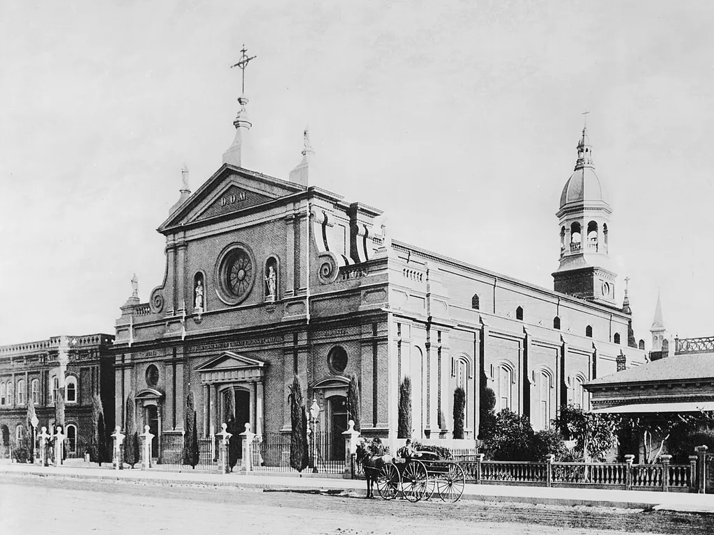 Cathedral of St. Vibiana, with Baroque Revival style facade — on Main Street at Second Street, in Downtown Los Angeles, California. c.1888 image: HABS—Historic American Buildings Survey in Los Angeles, California.