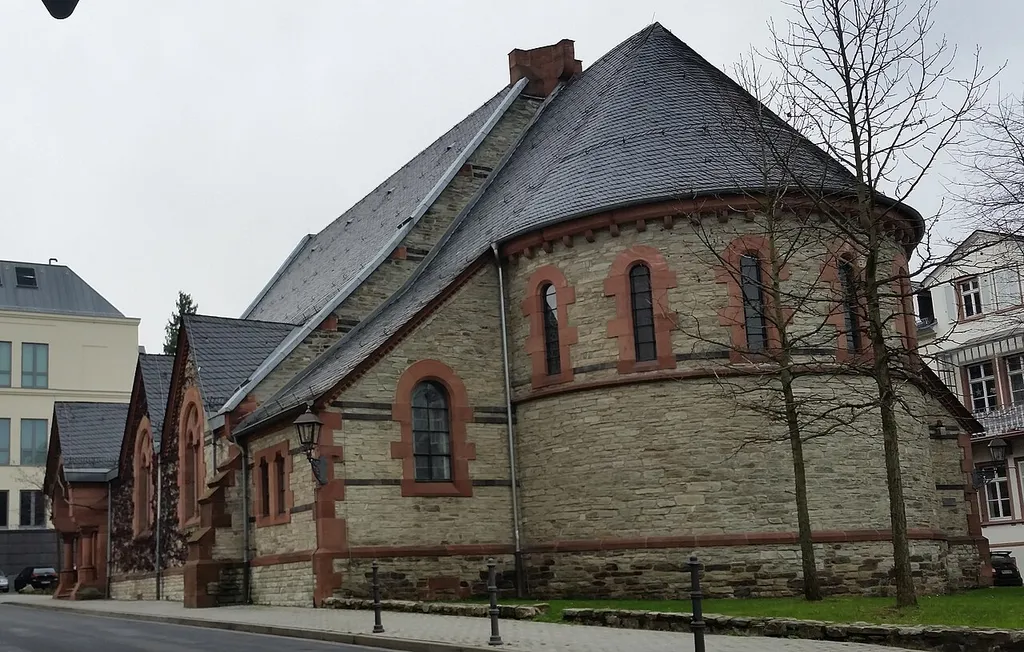 The „Englische Kirche“ (English Church) is the building of a former church used by the Anglican Communion, which is used as a cultural center nowadays.
