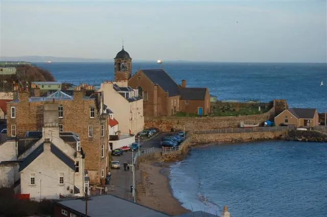 Kinghorn Parish Church This picture was taken from The Fife Coastal Path where it passes through Kinghorn, the church which dominates the area around the harbour is Kinghorn Parish Church (St Leonard's) which dates back to 1609.