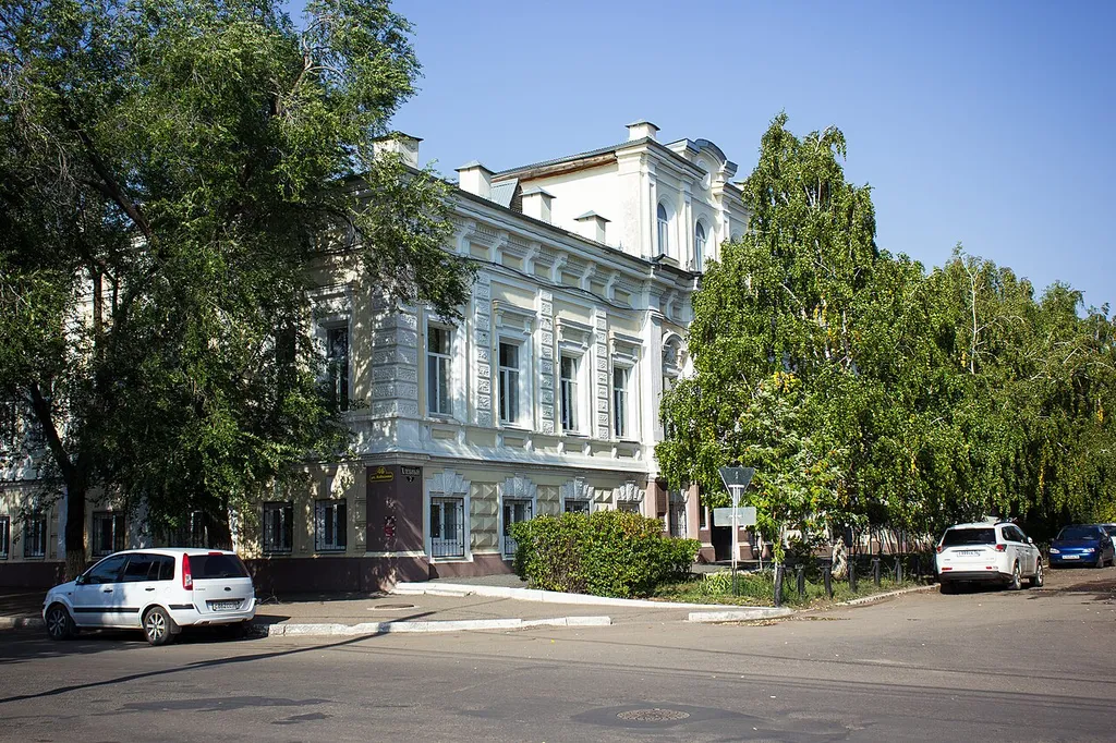 City estate of the Zaryvnov (Kobozeva street 46, Khlebny lane 2, Orenburg)