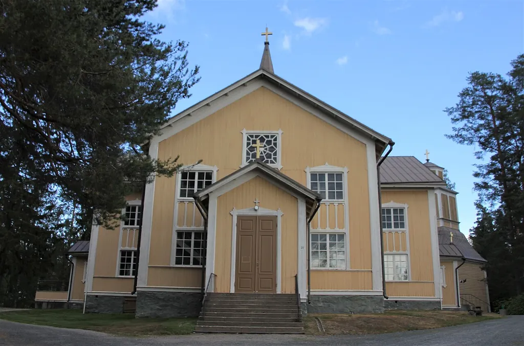 This is a photo of a monument in Finland identified by the ID 'Tuusniemi Church' (Q20249861)