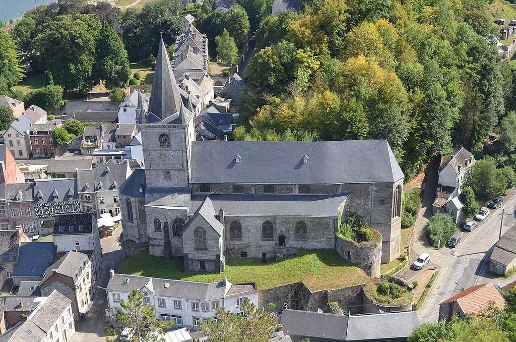 Bouvignes-sur-Meuse (Dinant-Belgique) - L'église Saint-Lambert vue depuis le château de Crèvecœur.
