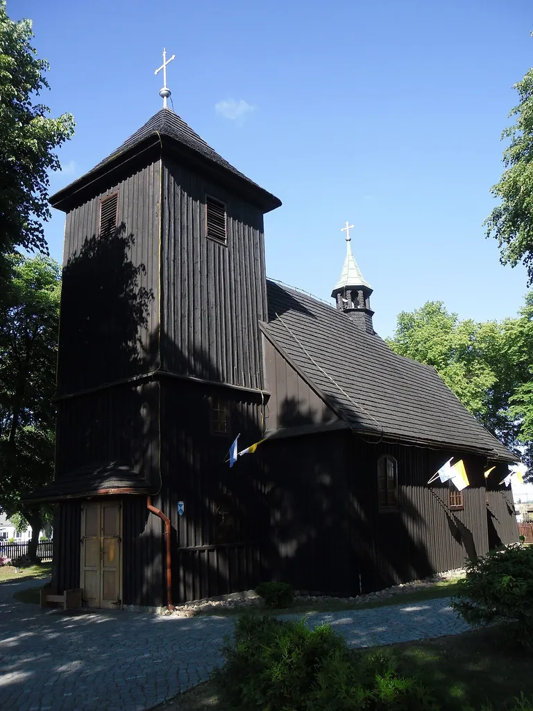 Photo of St. Michael inGrzybowo (Wielkopolska). The roof is covered with shingles, the view from the entrance.