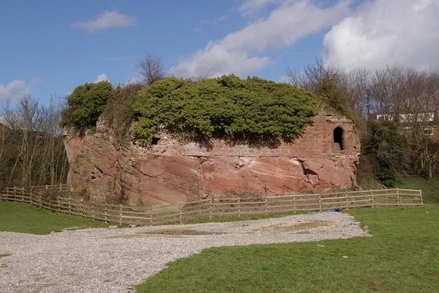 Remains of Holt Castle. This was built in the 13th century following the conquest of North Wales by King Edward I. After playing a crucial part in the Civil war in the 17th c. it was partly demolished and the stones from the site were used to build Eaton Hall. The remains of the castle, shown above, are believed to be the inner courtyard. The building was also called Castle Lyons originally.