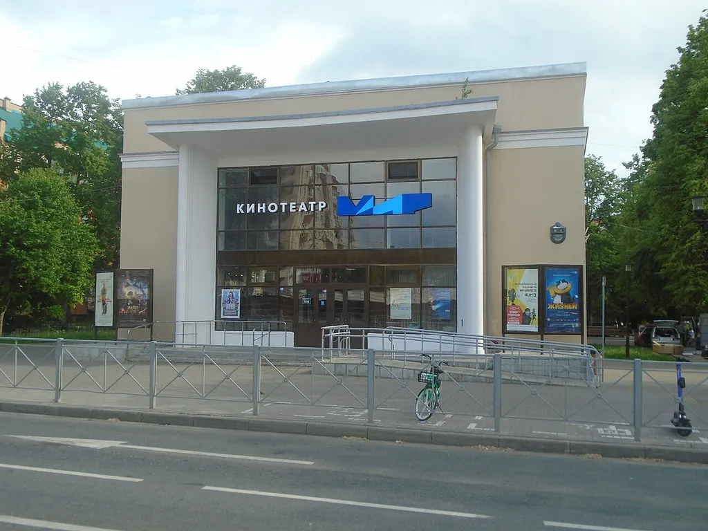 Кинотеатр «Мир», Казань, ул. Достоевского, д. 30.