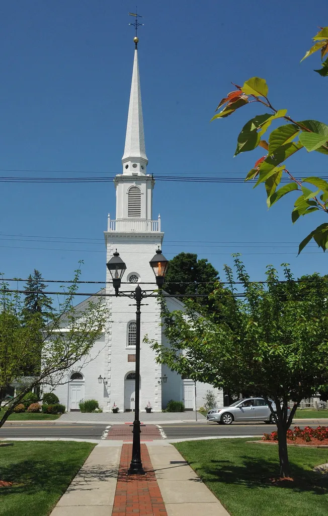 ORGANIZED IN 1736 AND CHURCH BUILT IN 1771. RESTORED IN 1937 FOLLOWING A SEVERE FIRE. CHURCH IS NOTED FOR ITS CHRISTOPHER WREN STEEPLE
