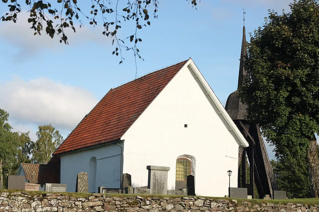Nöttja kyrka med klocktorn