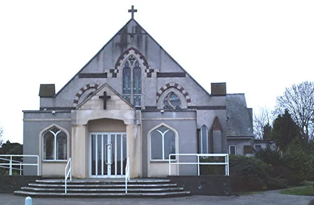 Rayleigh Methodist Church Rather drab church on the Eastwood Road. I think it would look better for a coat of Sandtex. Cream, perhaps?
