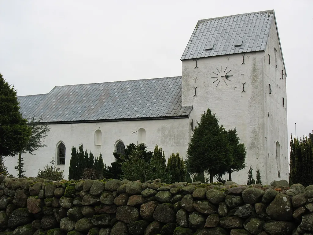 Nørre Snede kirke ligger i Nørre Snede Sogn, i Ikast-Brande Provsti (Århus Stift). Sognet ligger i Ikast-Brande Kommune (tidligere Nørre-Snede Kommune); indtil Kommunalreformen i 1970 lå det i Vrads Herred (Skanderborg Amt).