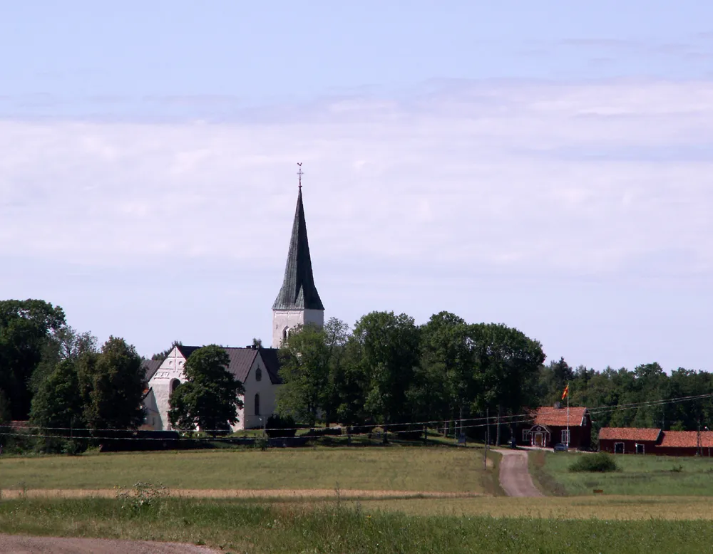 Fogdö kyrka från öster, juli 2006
