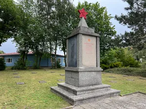 Gedenkstätte für die Gefallenen der Roten Armee am Bahnhof