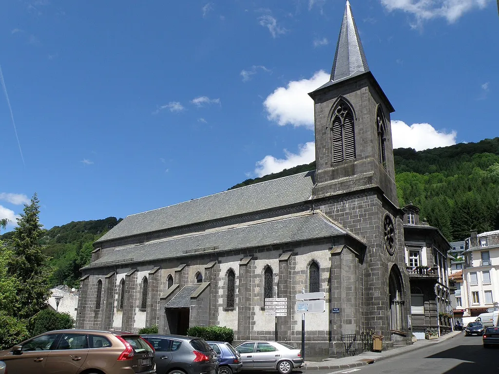Le Mont-Dore, ville du Puy-de-Dôme (France, région Auvergne). Église paroissiale néo-gothique Saint-Pardoux (XIXe siècle).