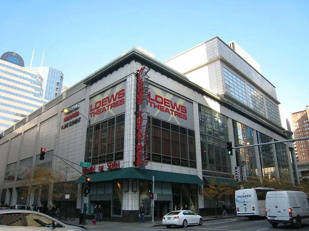 AMC Dine-In 600 North Michigan 9