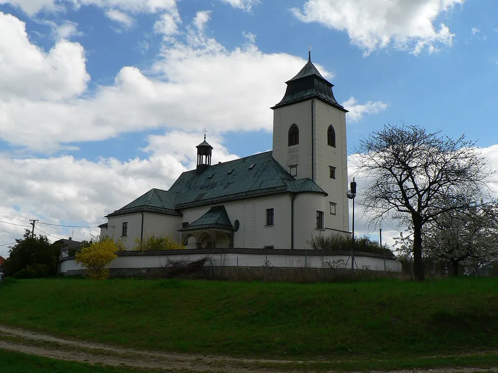 Kostel sv. Martina v Měrotíně, renesanční stavba s gotickým základem.