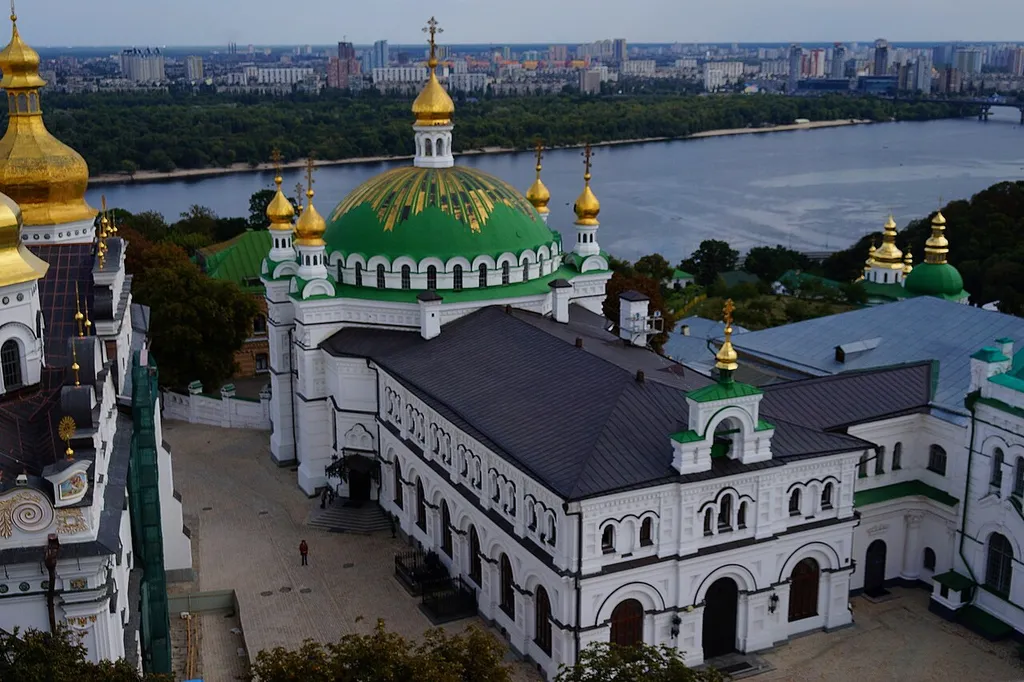 Палата трапезна з церквою Антонія і Феодосія, Київ, Лаврська вул., 9