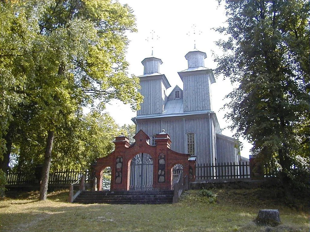 Bērzgales baznīca Aglonas pagastā 2002-08-11