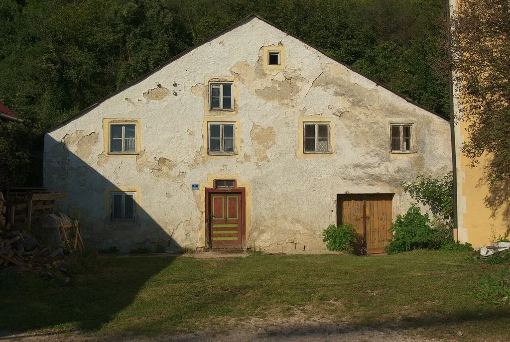 This is a photograph of an architectural monument.It is on the list of cultural monuments of Bayern, no. D-2-73-116-46.