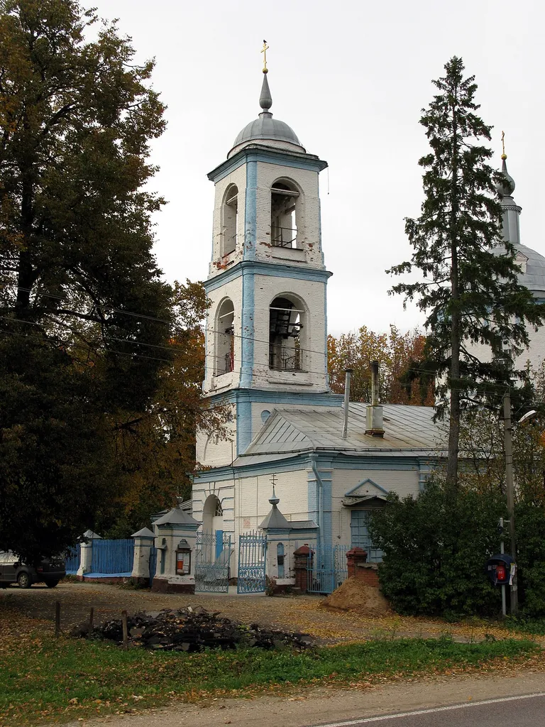 Храм Богоявления Господня в селе Бисерово (Московская область, Пушкинский район).