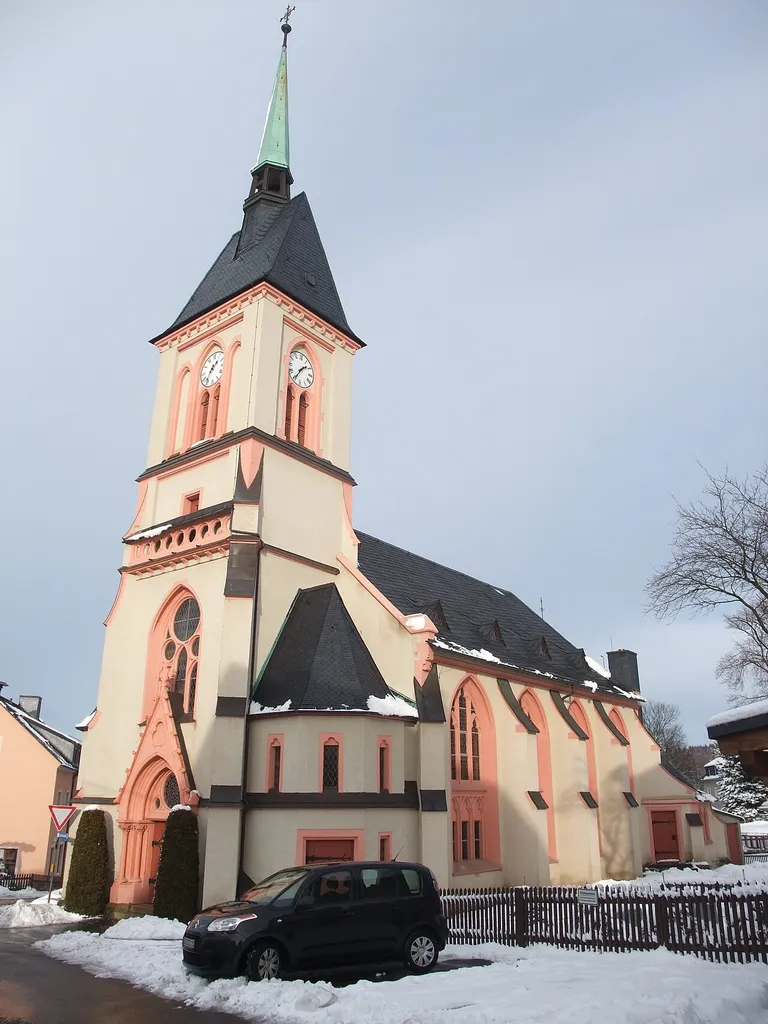 Die Kirche von de:Mauersberg im Erzgebirge von Süden gesehen.