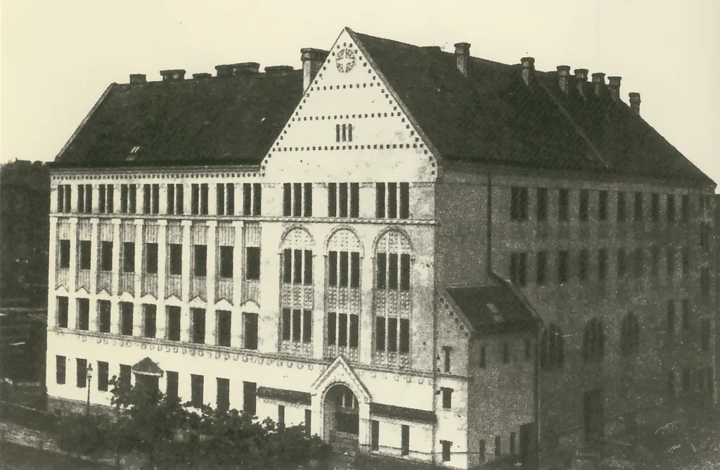 Kirche zur hl. Philomena (heute Dreifaltigkeitskirche), um 1915, Alxingergasse 6, Wien-Favoriten