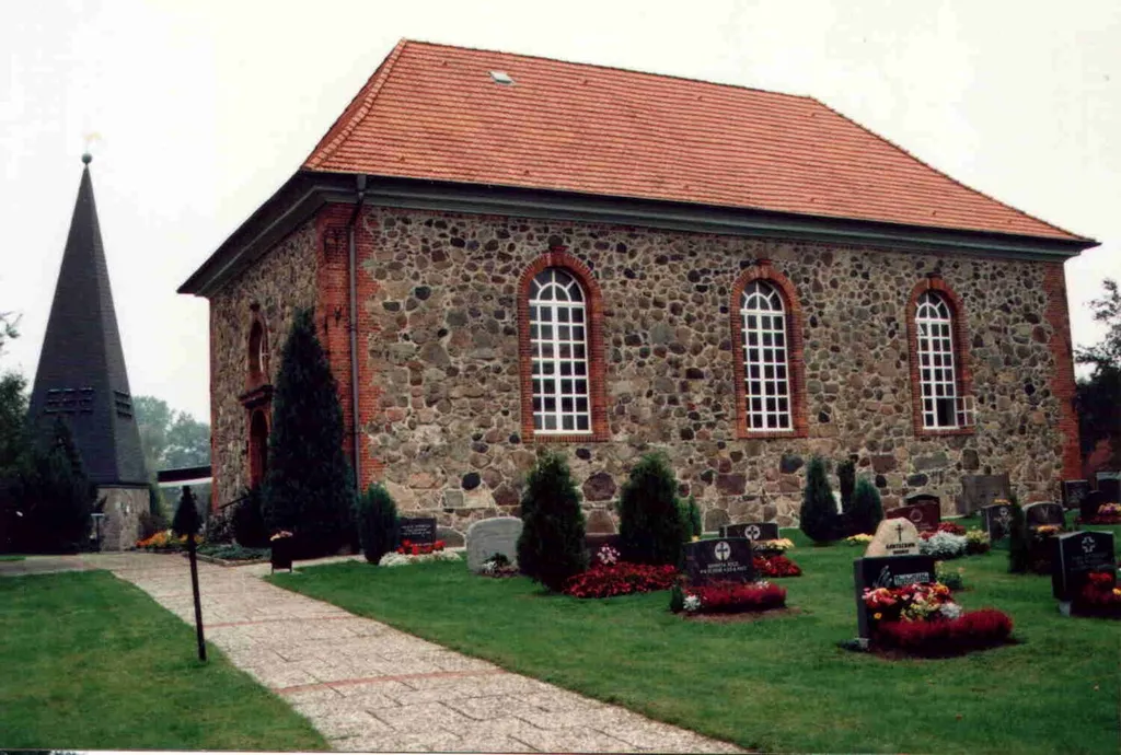 Kirche in Sahms Kreis Hztm Lbg.