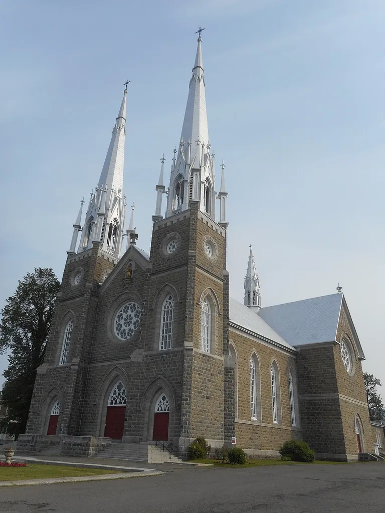 Église de Saint-Pierre-du-Lac, rue Saint-Pierre Ouest, Val-Brillant, Québec patrimoine-culturel.gouv.qc.ca