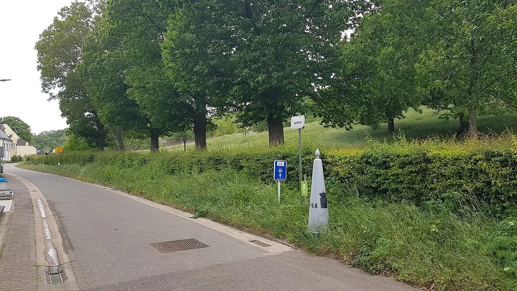 Belgium-Netherlands boundary stone no. 68