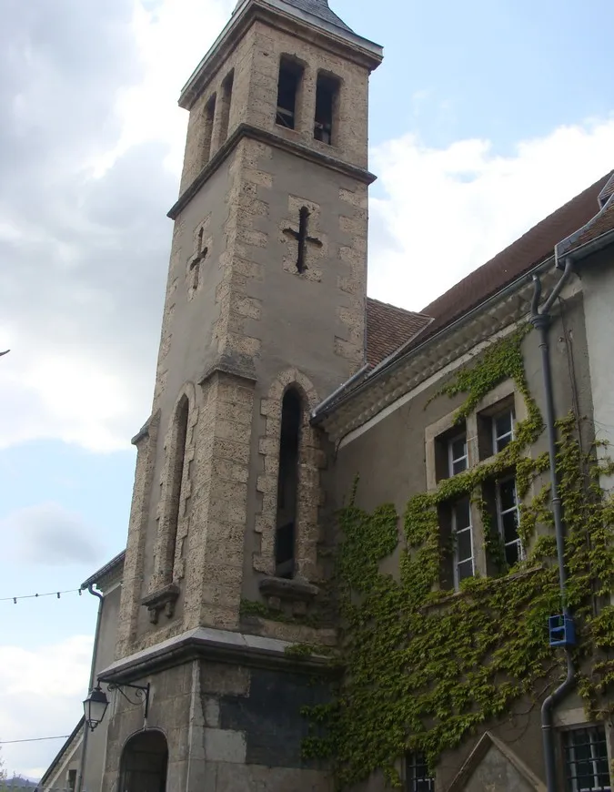 Le temple de Mens (Isère), vue partielle depuis la rue.