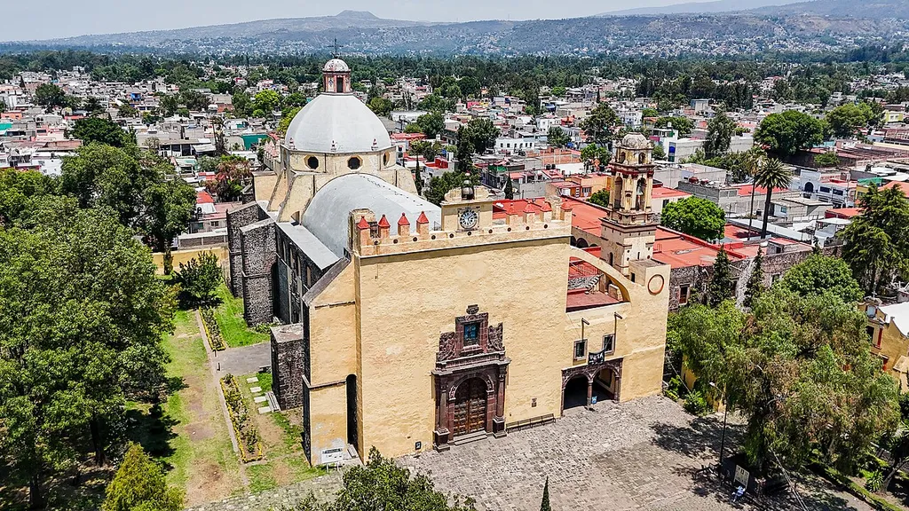 Imágenes del Templo de San Bernardino de Siena obtenidas con dron. Alcaldía Xochimilco, Ciudad de México, México.