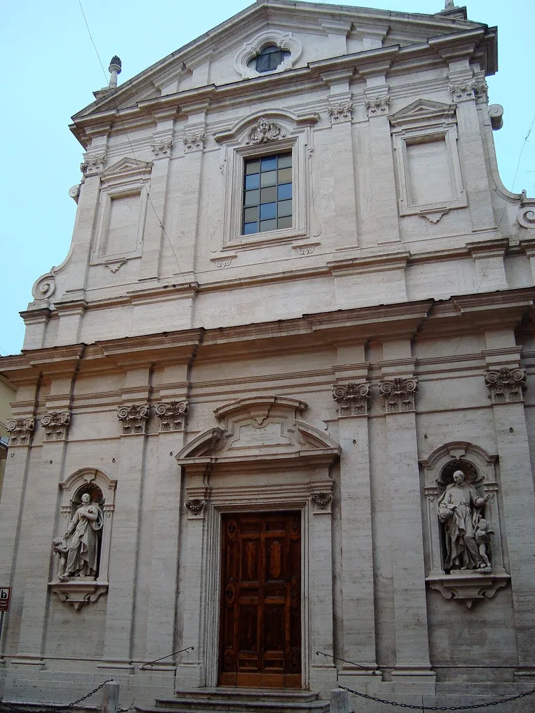 The Chiesa du Gèsu in Frascati showing two statues of Pietro di Cortona