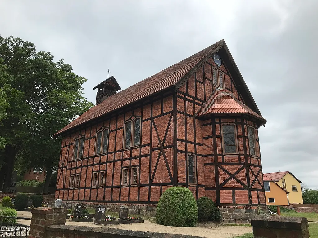 Die Dorfkirche Dippmannsdorf in Bad Belzig-Dippmannsdorf im Landkreis Potsdam-Mittelmark im Land Brandenburg ist eine Fachwerkkirche aus dem Jahr 1860. Sie geht auf einen Musterentwurf Friedrich August Stülers zurück.