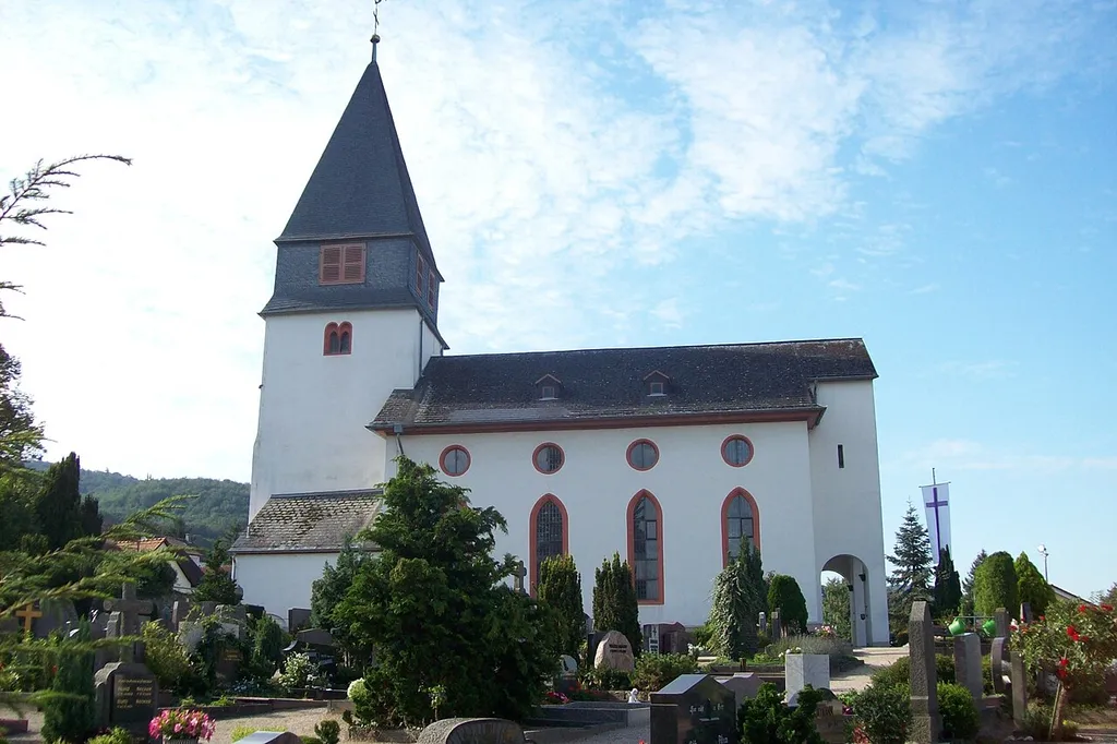 Die evangelische Laurentiuskirche in Seeheim, Seeheim-Jugenheim, Hessen, Deutschland