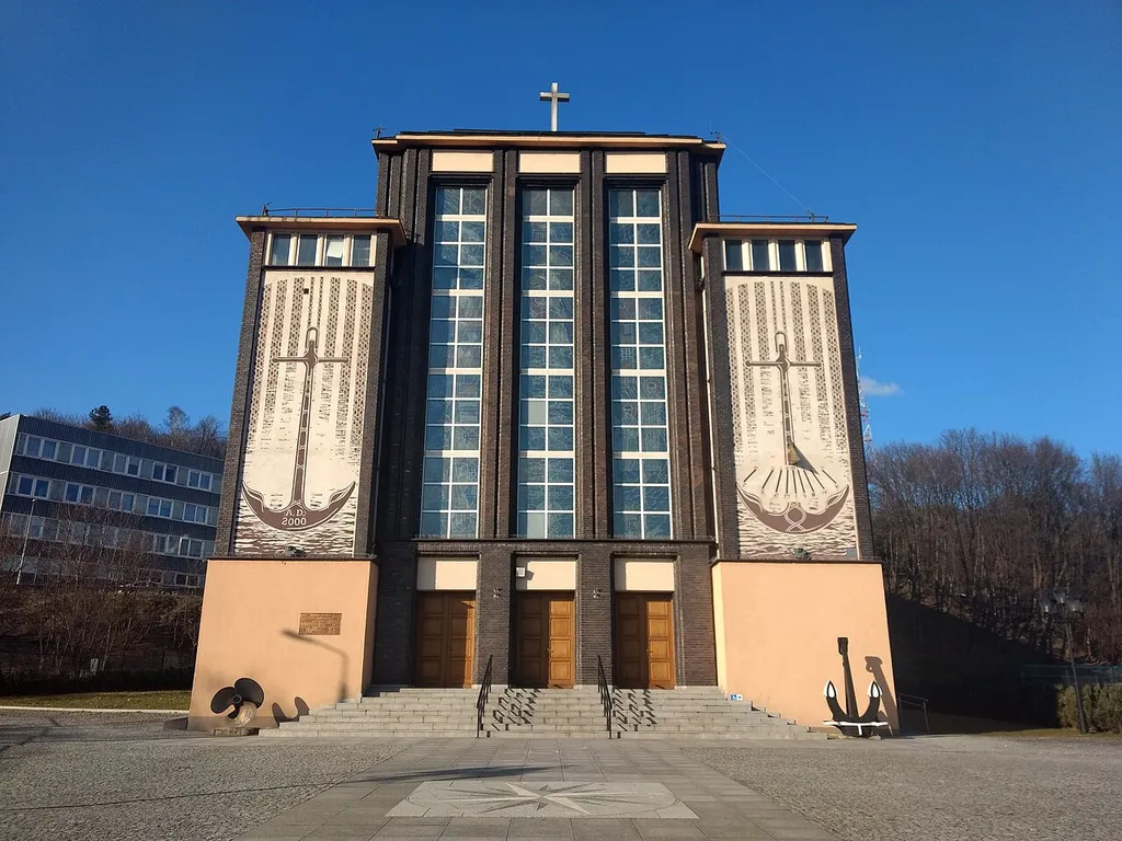 Gdynia, Kościół garnizonowy Matki Bożej Częstochowskiej w Gdyni.