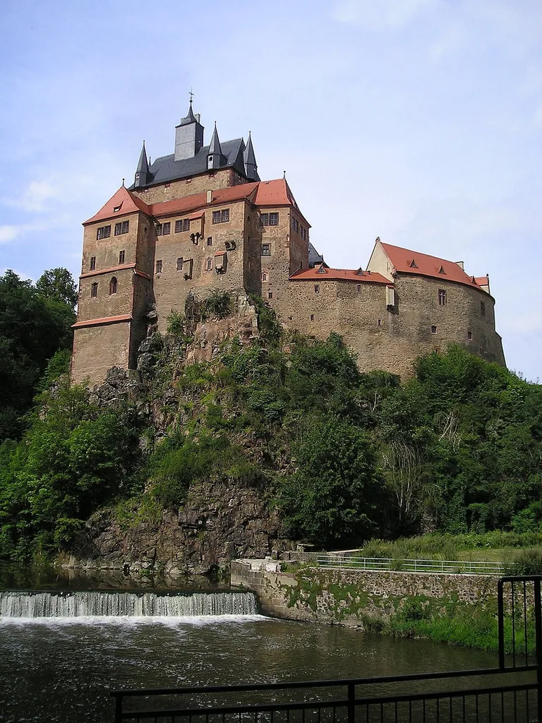 Einzeldenkmale der Sachgesamtheit Burg Kriebstein: Burganlage mit Zufahrtsbrücke, zwei Torpfeilern, Torhaus, Hauptgebäude, Wohnturm, Küchenbau, Brunnenhaus und Stützmauern (siehe auch Sachgesamtheitsliste - Obj. 09304820, gleiche Anschrift) Krieb