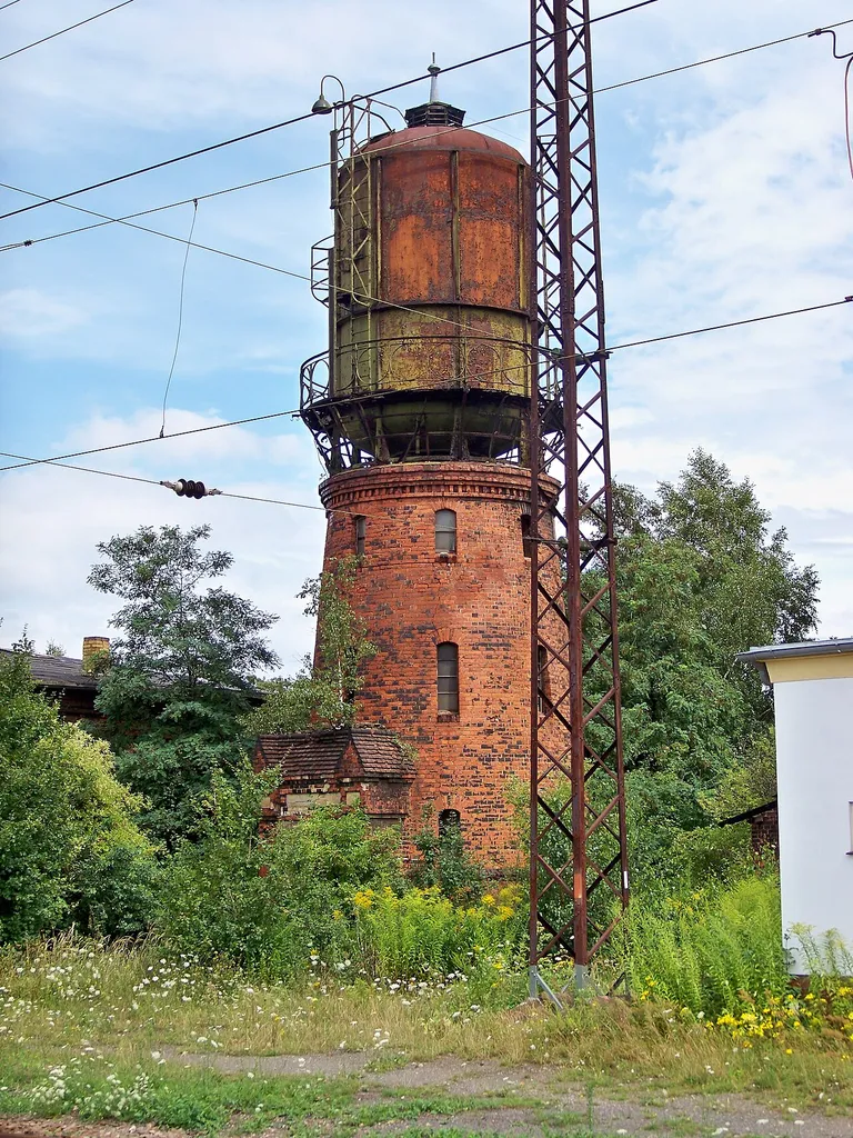 Wasserturm, Am Bahnhof