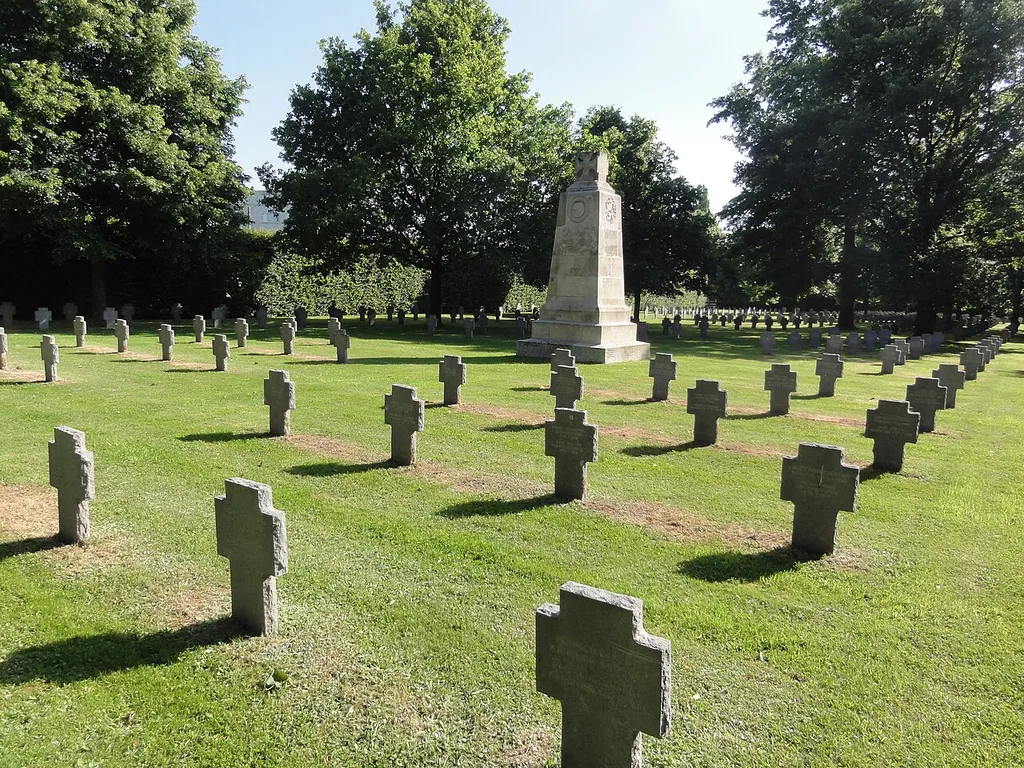 Hirson (Aisne), cimetière allemand à la section cimetière militaire