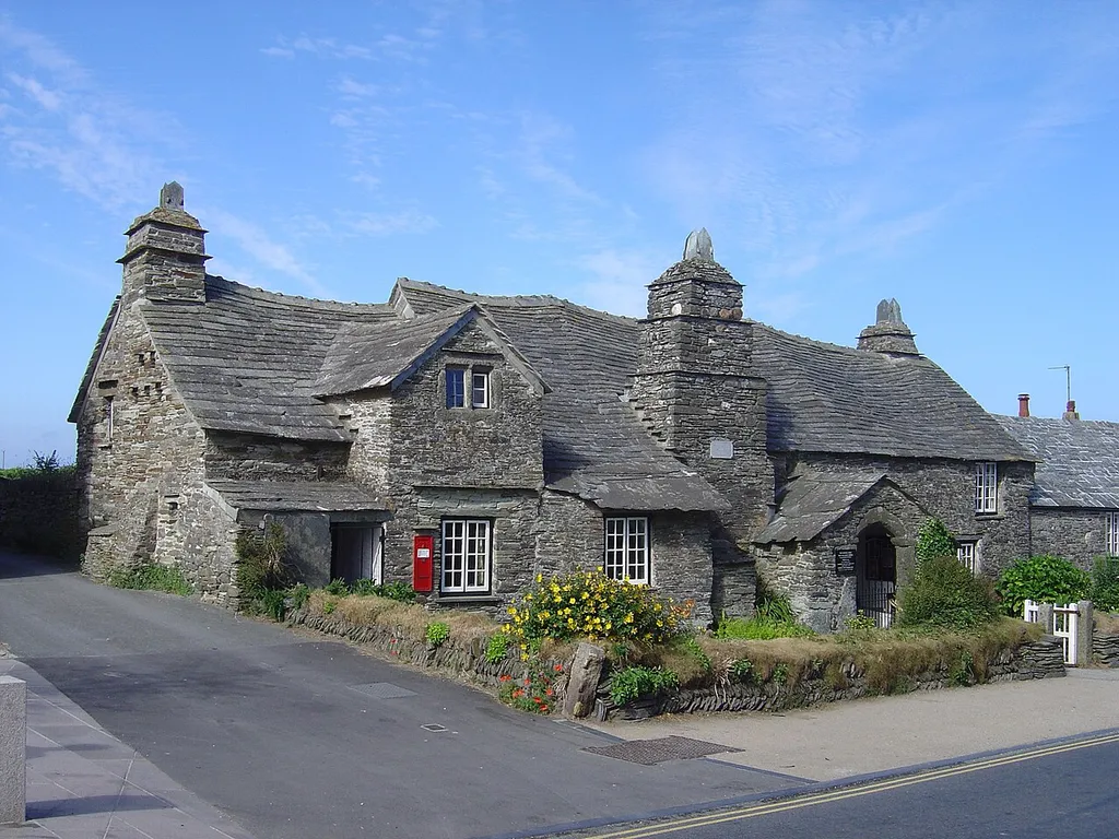Photo of en:Tintagel Old Post Office by en:User:Zaian.
