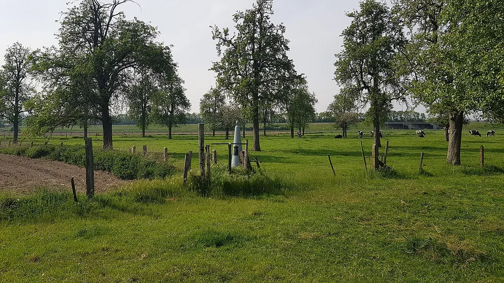 Belgium-Netherlands boundary stone no. 40