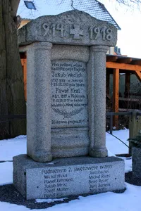 Denkmal für die Gefallenen des Ersten Weltkrieges, mit Einfriedung Klosterstraße (Ecke Denkmalstraße)