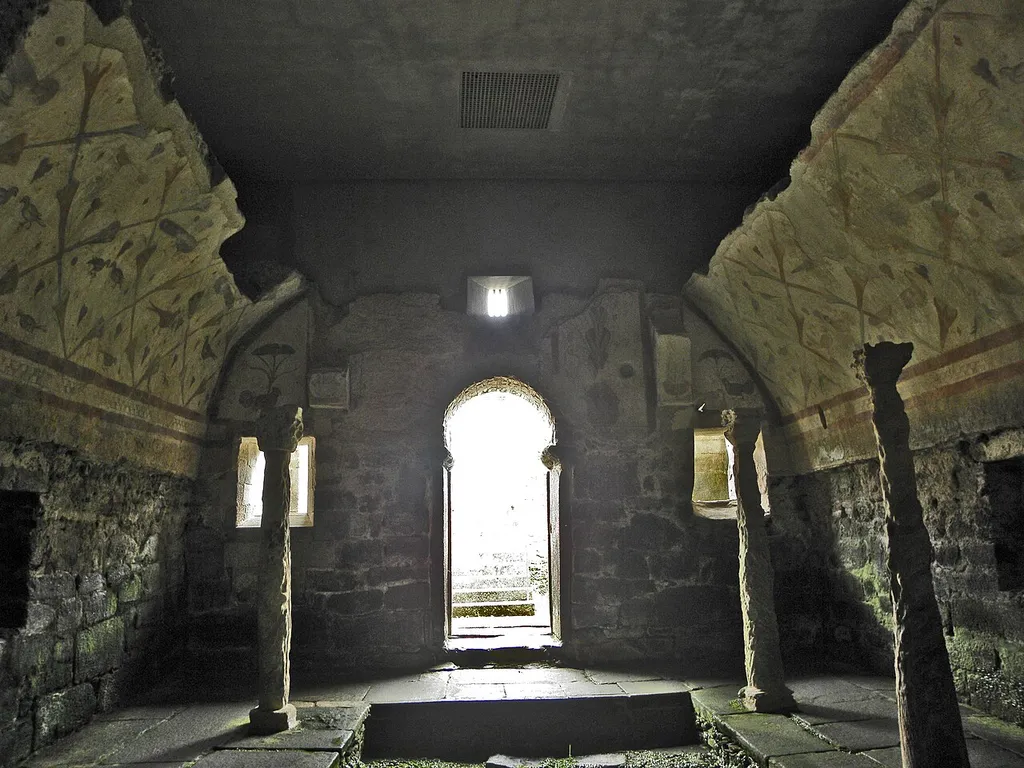 Fase/Estilo: Visigodo/Romano-Suévico Época: Siglos IV-V Situación: Sta. Eulalia de Bóveda (Lugo)