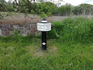 Milepost adjacent to Locks 47, Church Lawton Top Lock