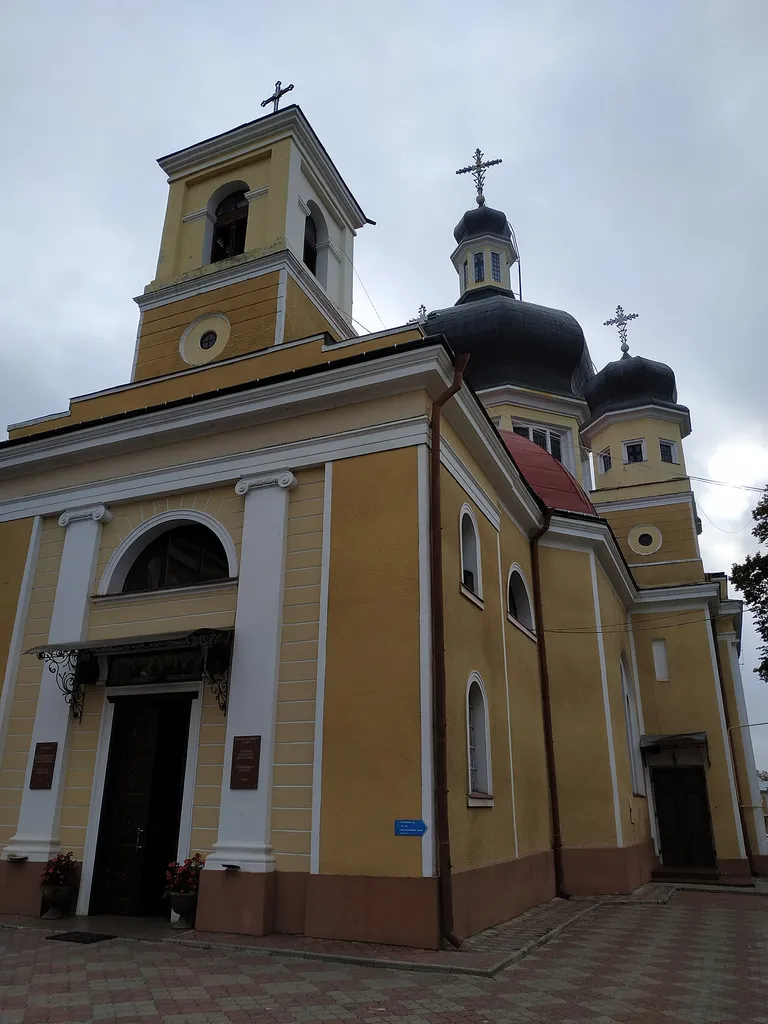церква