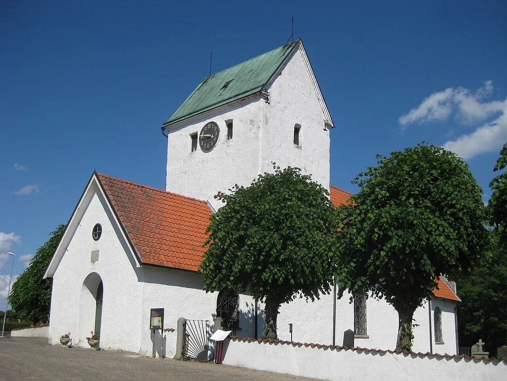 Maglehems kyrka från söder
