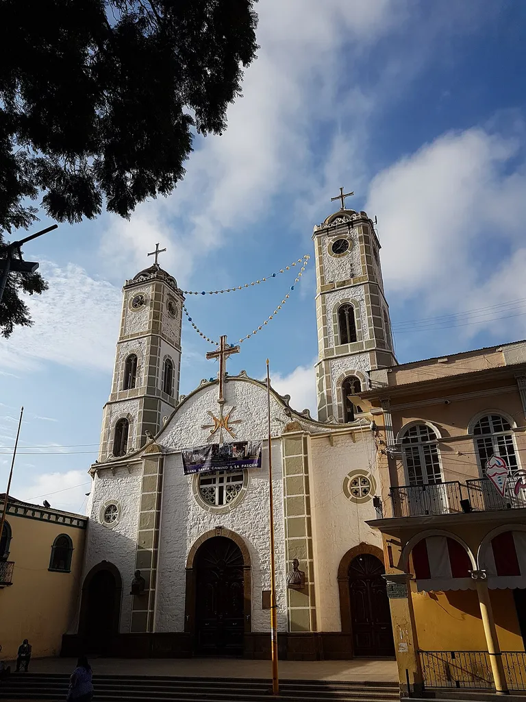 Fotografía de la fachada principal del templo san Ildefonso