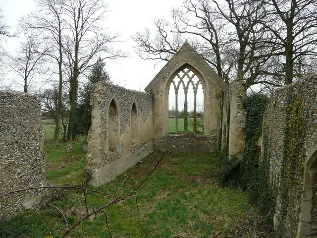 Tivetshall St. Mary church ruin 2