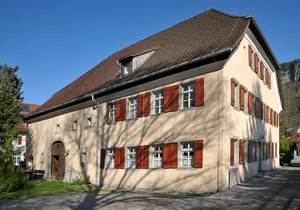 Ansitz, Klostergut