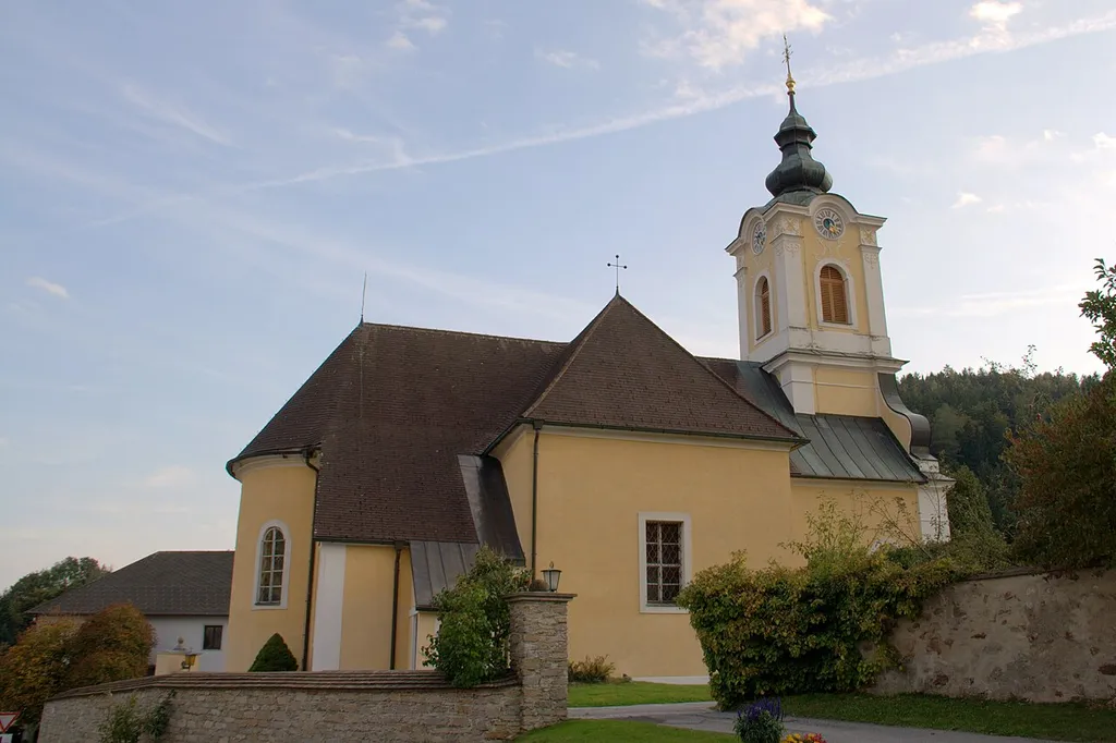 Kath. Pfarrkirche hll. Peter und Paul und Kirchhofmauer